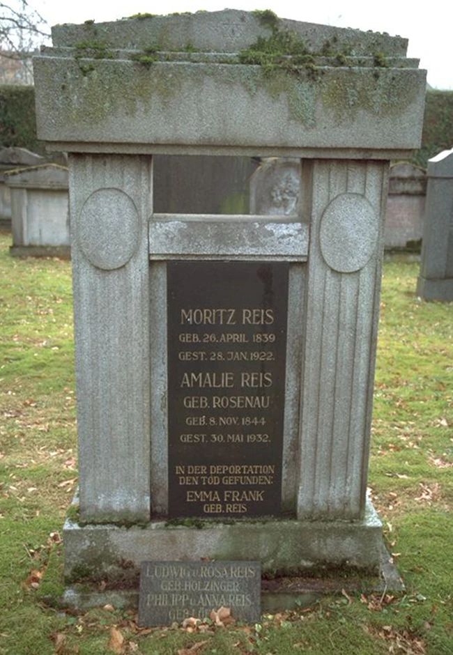 Grabstein der Familie Reis auf dem jüdischen Friedhof Haunstetter Straße. (© JMAS)